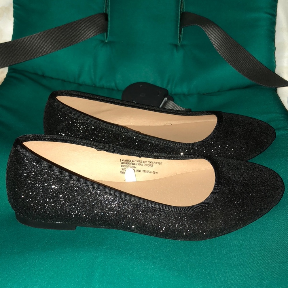 Girls flats size 1, condition new no tags